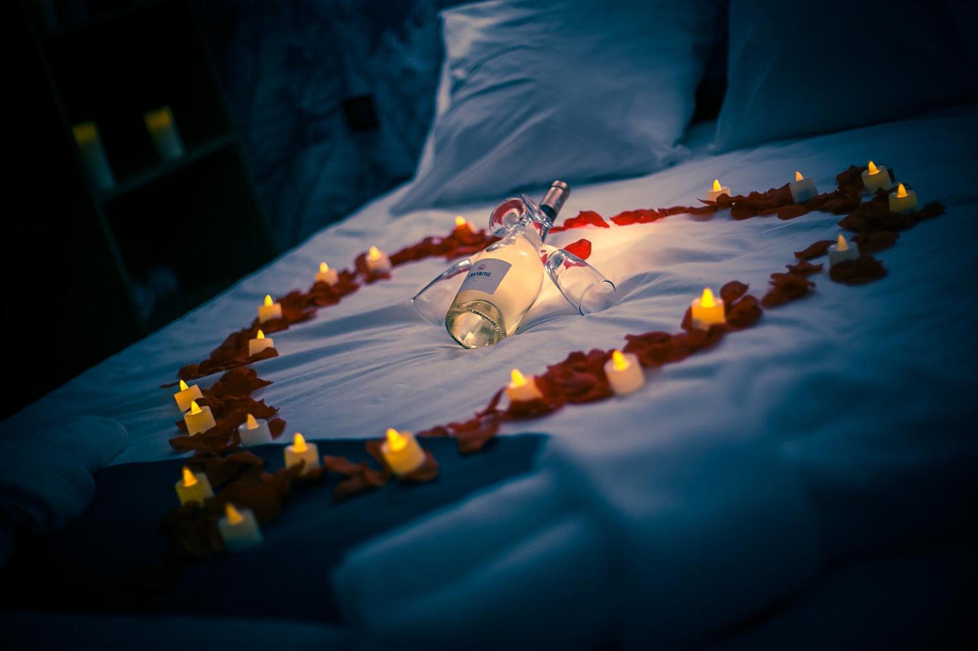 Love Room Du Mont D'Or - Baignoire Spa - Minibar Offert マルセイユ エクステリア 写真